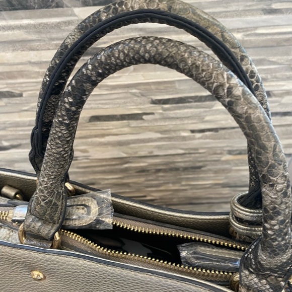 Galian Olive Handbag With Tassell - Picture 7 of 9